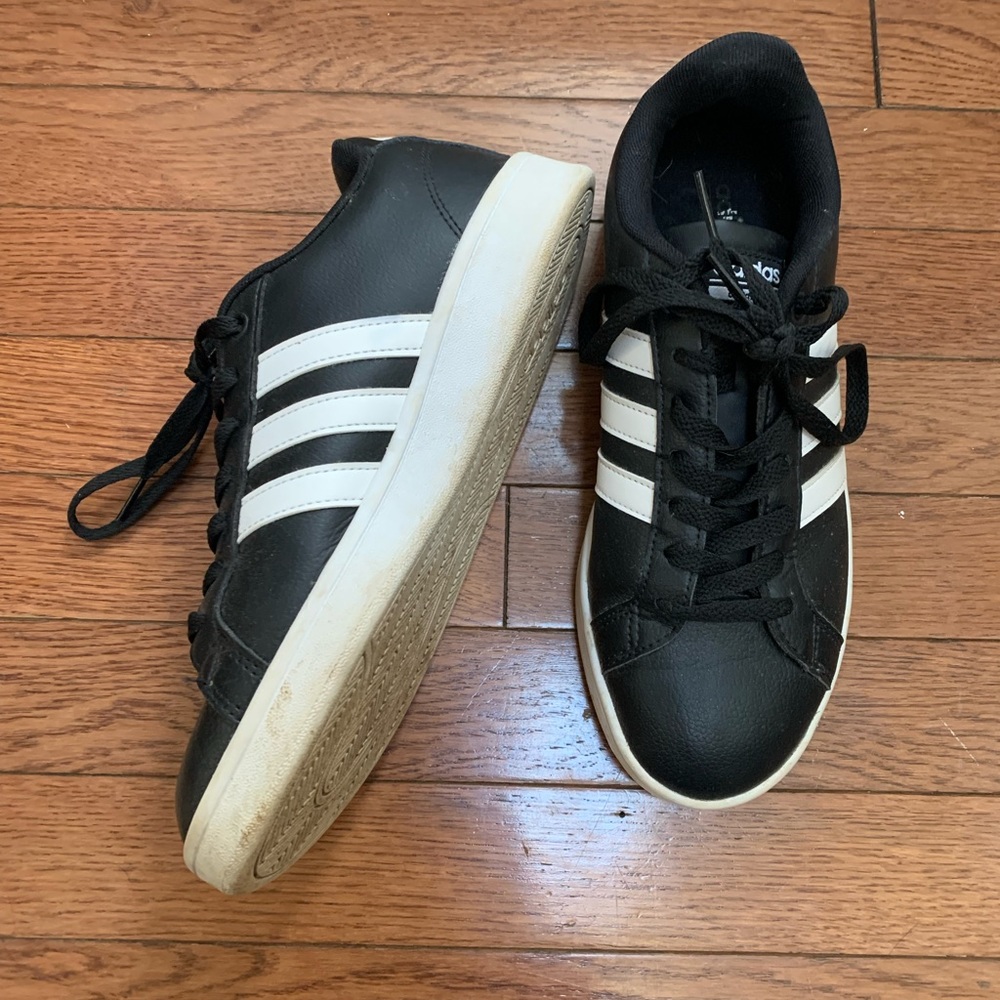Size 8.5 Adidas Grand Court